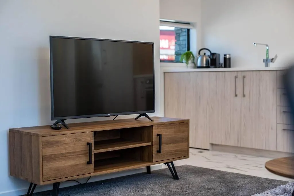 Brand New Opposite Hagley Park Close Cbd Hospital Christchurch 0*,
